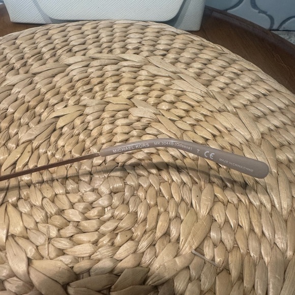 MICHAEL KORS MK 3044B Grooved rimless frame
51-17-140 - Picture 5 of 9